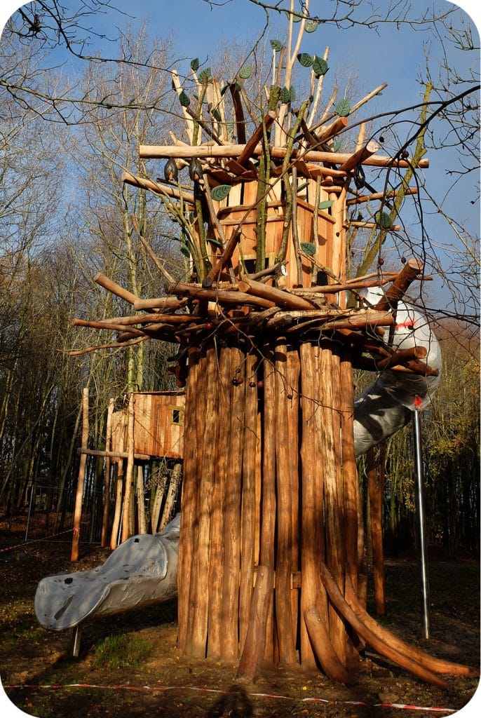 Speeltuin - hoge toren met schuifaf