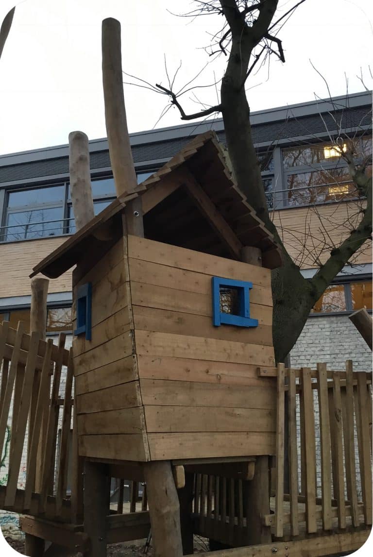 Speelhuisje in accacia hout laten bouwen