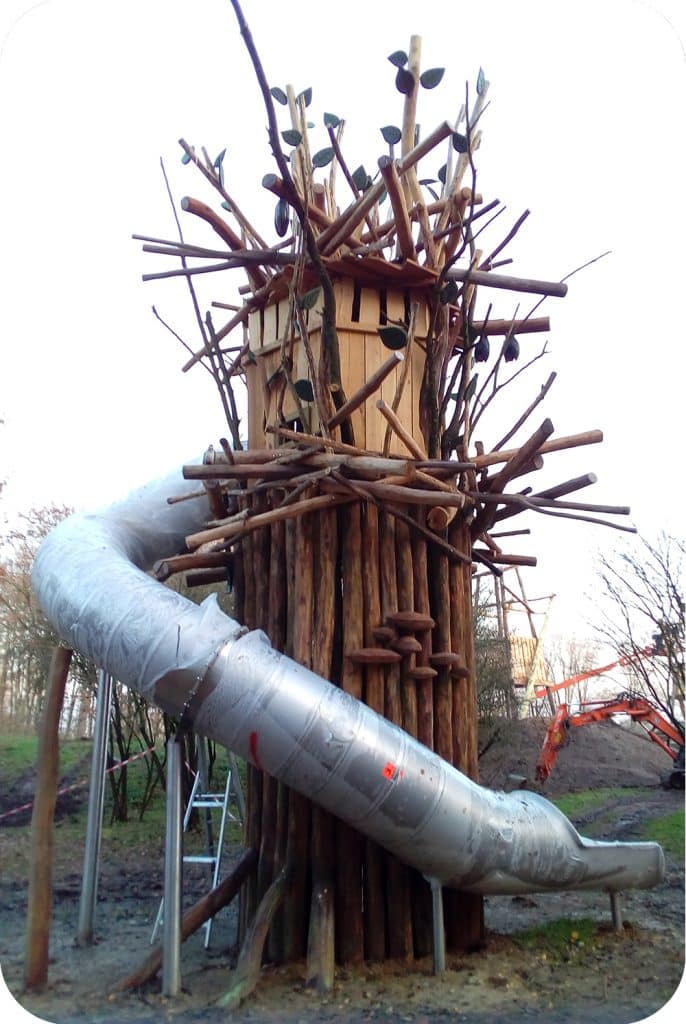 Speeltoren met schuifaf in de gavers harelbeke