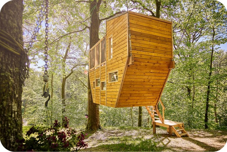 Zwevende boomhut, boomboot, suspended treehouse