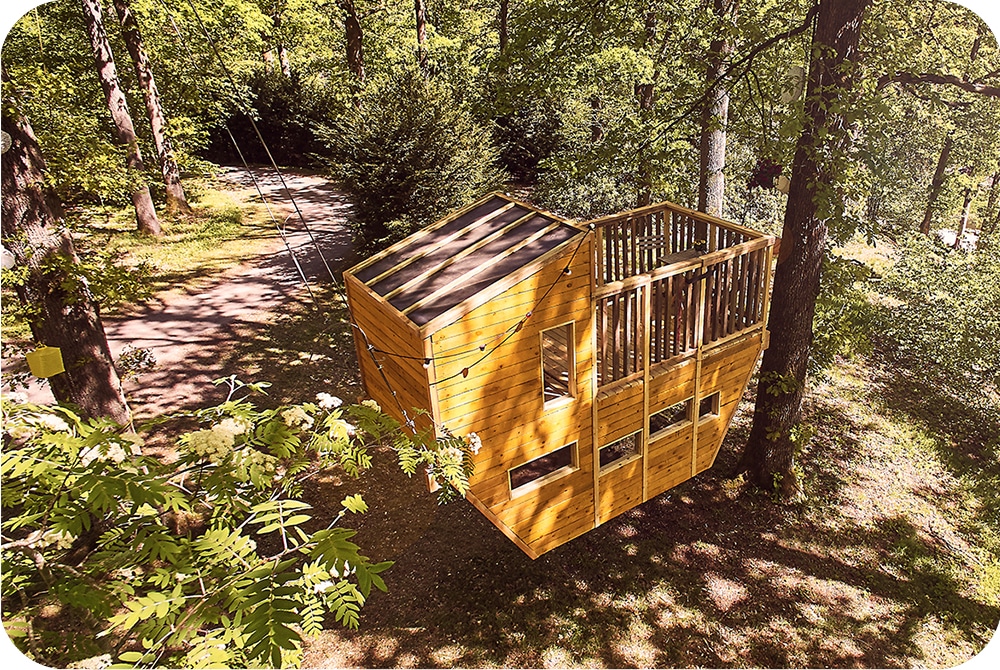 Zwevende Boomhut luchtfoto chevetogne