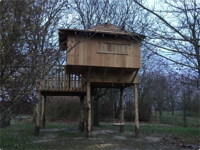 Paalhut speelhuisje in de tuin, boomhut Eppegem Vlaams-Brabant