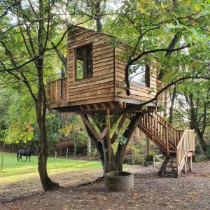 Boomhut Aarschot natuurlijk kastanje hout