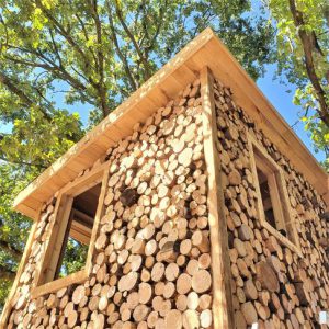 Speelhuisje laten bouwen afwerking in hout