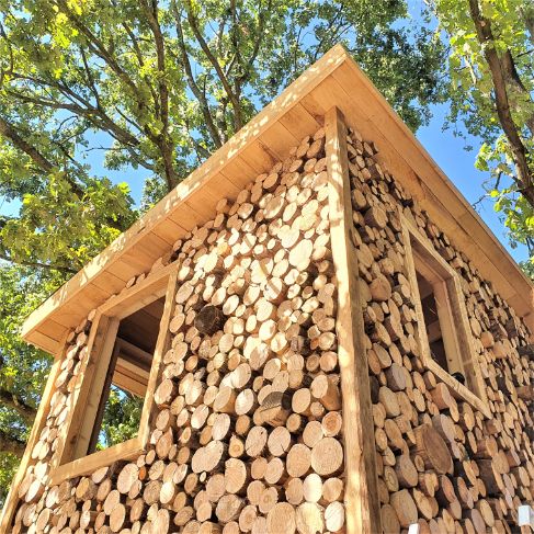 Speelhuisje laten bouwen afwerking in hout