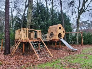 Speelhut in de tuin voor kinderen