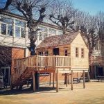 Nieuwe aanwinst voor Pius-X basisschool te Zele. Grote verrassing voor de kindjes na een weekje vakantie. Proud@dehoutbouwers #naturalplayground #buitenspelen #boomhut #groenplaats