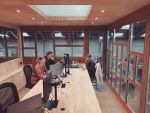 Eerste dag op onze nieuwe bureau met uitzicht over de werkplaats! #gohoutbouwers #niceoffice